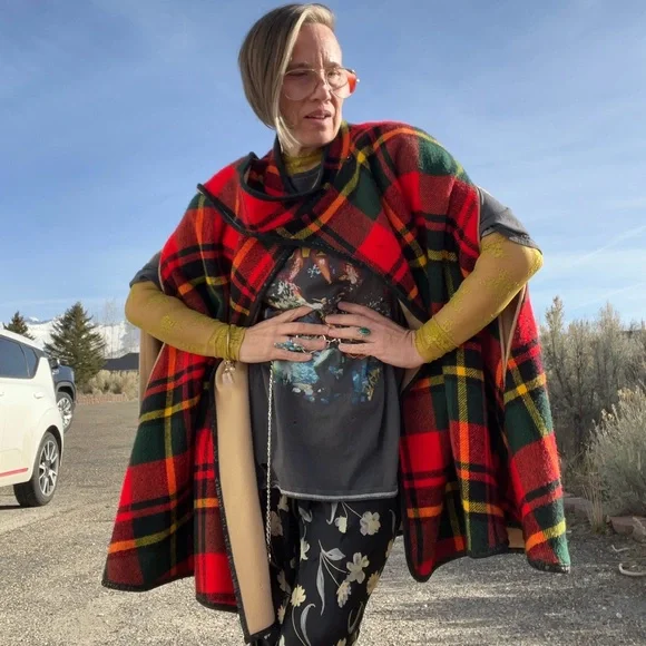 Vintage! “Newburry Street” REVERSIBLE Tartan Plaid Cape With Neck Wrap - Picture 6 of 7